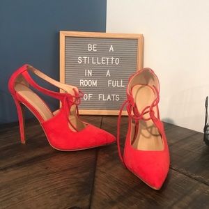 Cutest red pumps! Retro Vibes!❤️❤️